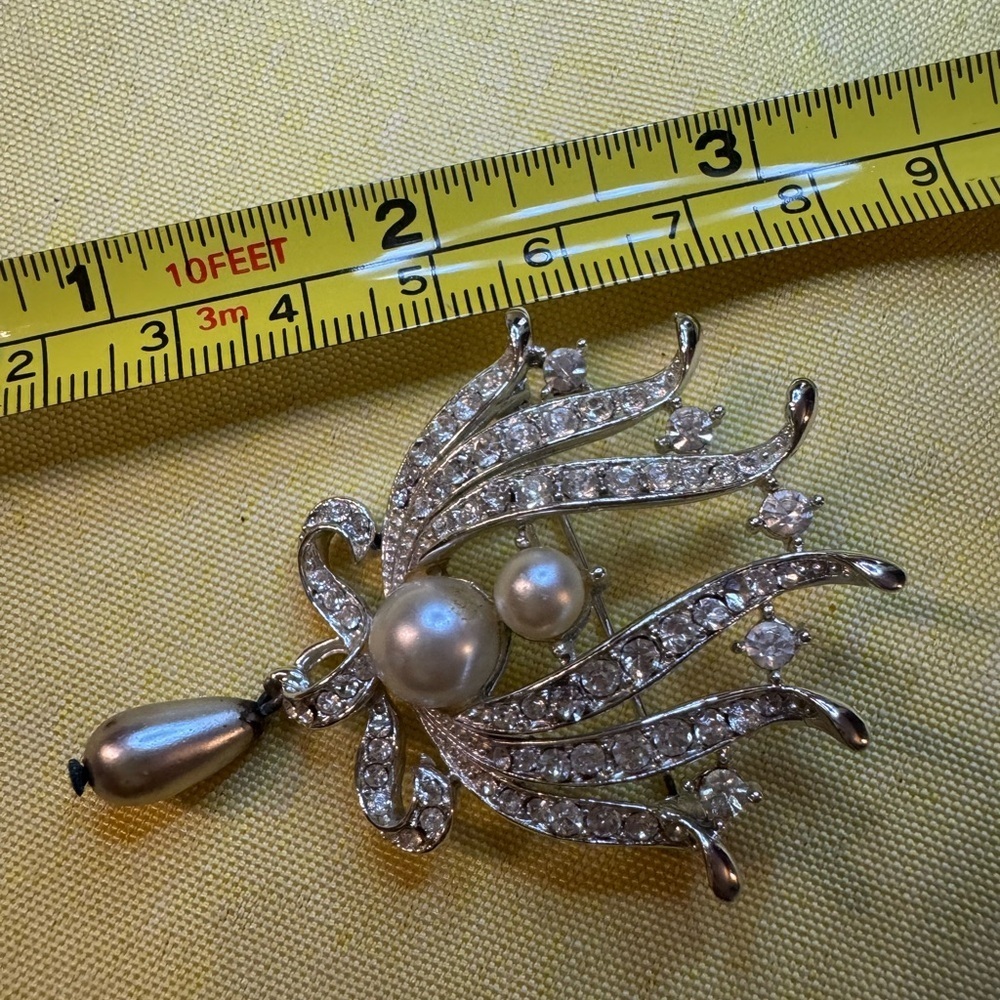 Vintage Lisner Rhinestone Pearl Brooch Pin Silver Tone Floral Spray Dangle Pearl